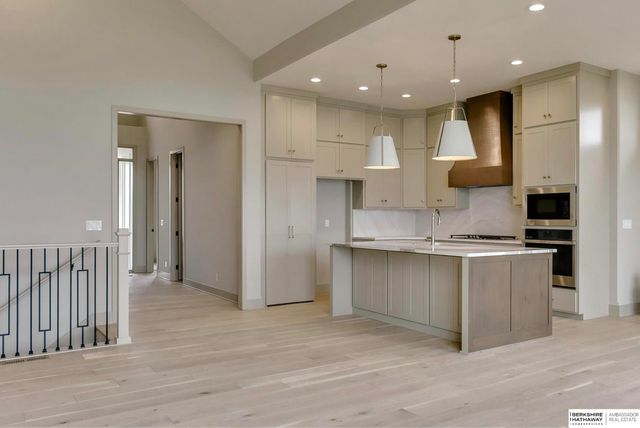 21740 G Street, Omaha, NE 68022