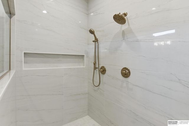 21740 G Street, Omaha, NE 68022