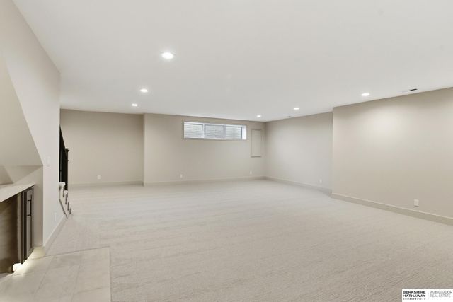 21740 G Street, Omaha, NE 68022