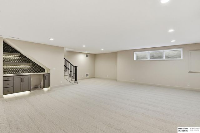 21740 G Street, Omaha, NE 68022