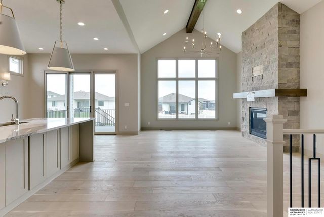 21740 G Street, Omaha, NE 68022