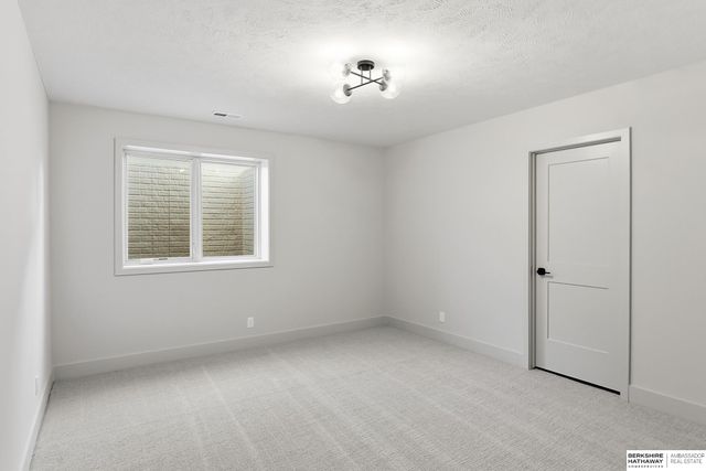 21740 G Street, Omaha, NE 68022