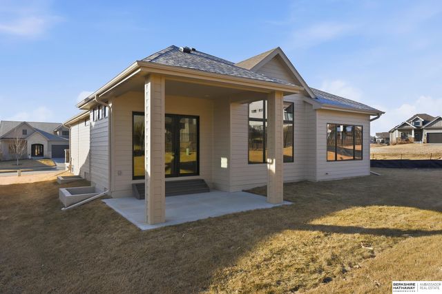 21740 G Street, Omaha, NE 68022