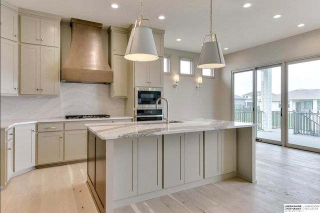 21740 G Street, Omaha, NE 68022