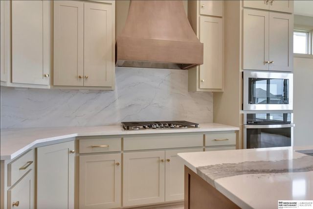 21740 G Street, Omaha, NE 68022