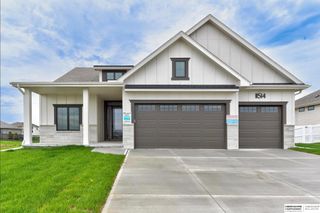 21740 G Street, Omaha, NE 68022