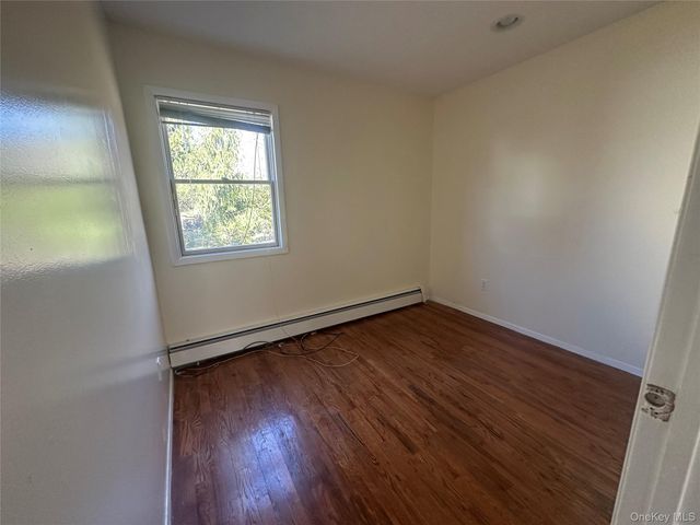 106 Woods Drive, Roslyn, NY 11576