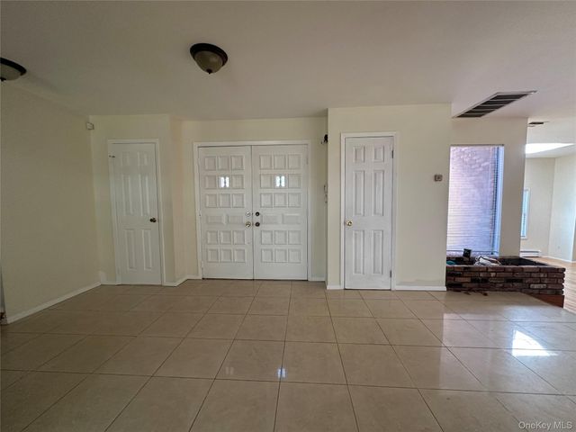 106 Woods Drive, Roslyn, NY 11576