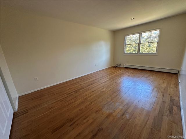 106 Woods Drive, Roslyn, NY 11576