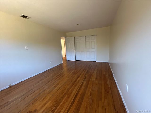 106 Woods Drive, Roslyn, NY 11576