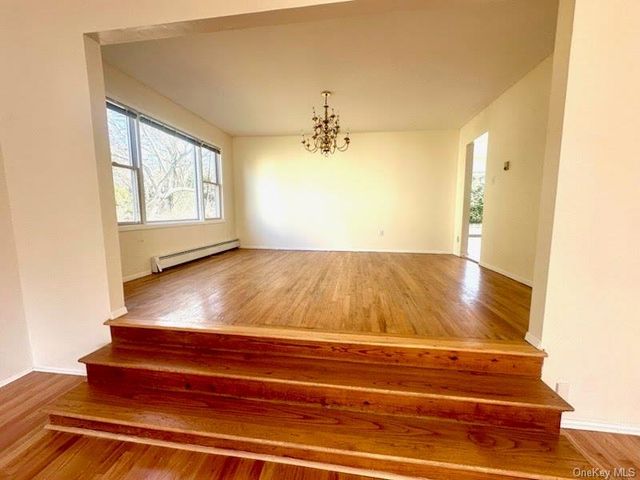 106 Woods Drive, Roslyn, NY 11576