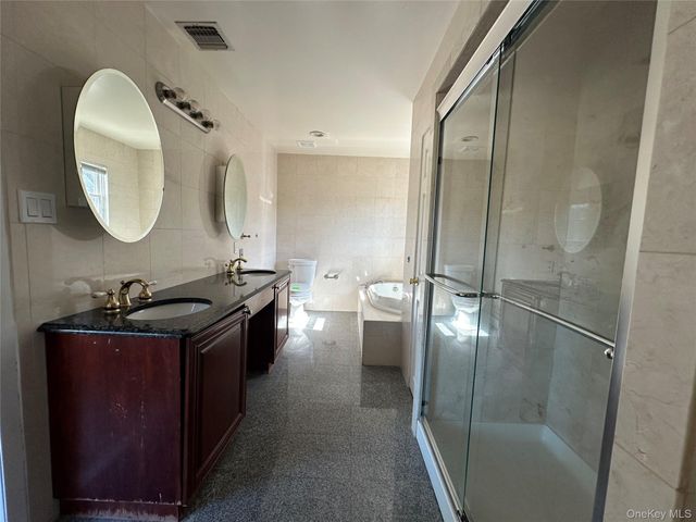 106 Woods Drive, Roslyn, NY 11576