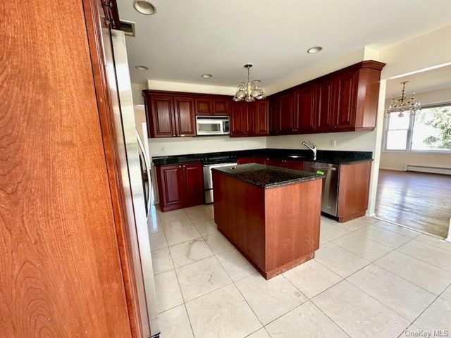 106 Woods Drive, Roslyn, NY 11576