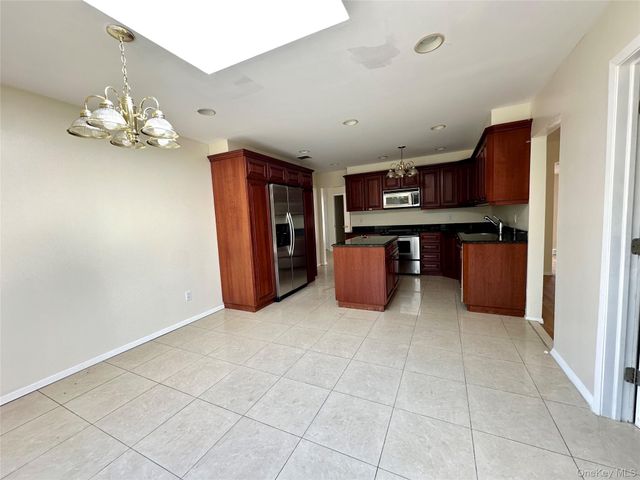 106 Woods Drive, Roslyn, NY 11576