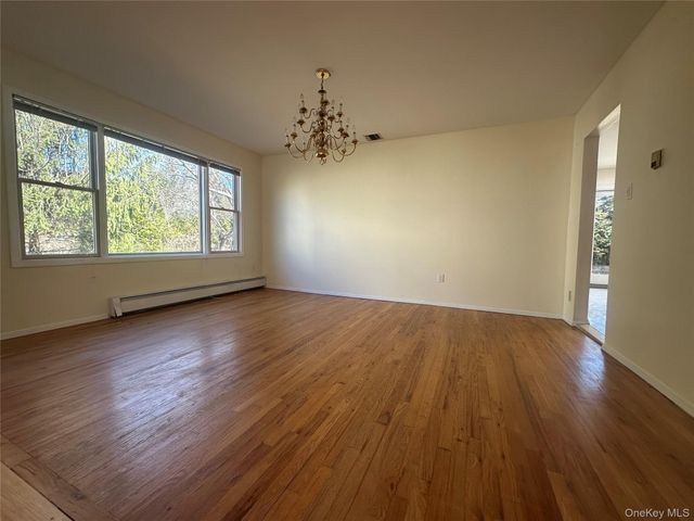 106 Woods Drive, Roslyn, NY 11576