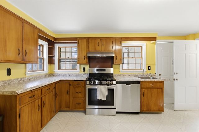 1067 Main St, Haverhill, MA 01830