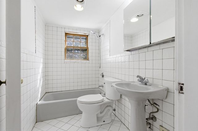 1067 Main St, Haverhill, MA 01830