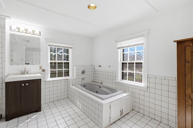 1067 Main St, Haverhill, MA 01830