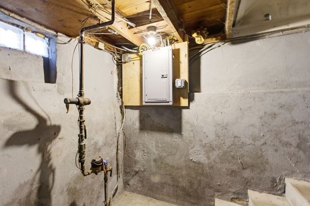 1067 Main St, Haverhill, MA 01830