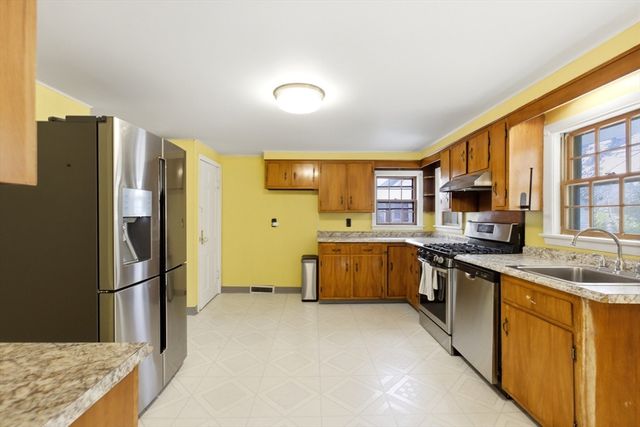 1067 Main St, Haverhill, MA 01830