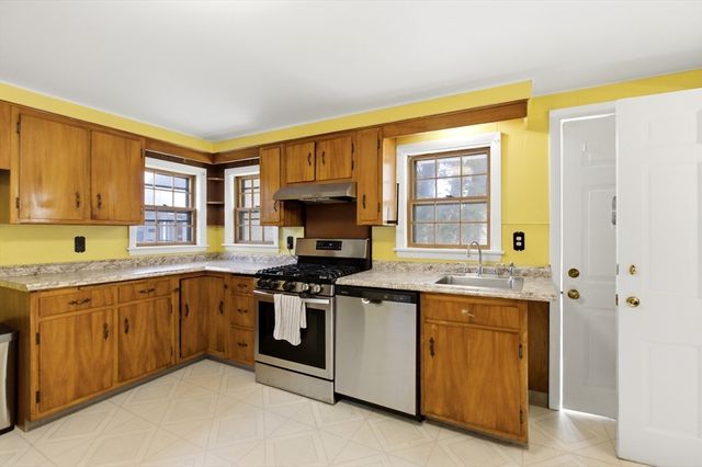 1067 Main St, Haverhill, MA 01830