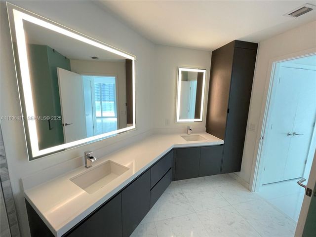 851 NE 1st Ave 3103, Miami, FL 33132