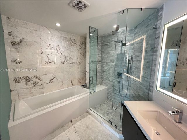 851 NE 1st Ave 3103, Miami, FL 33132