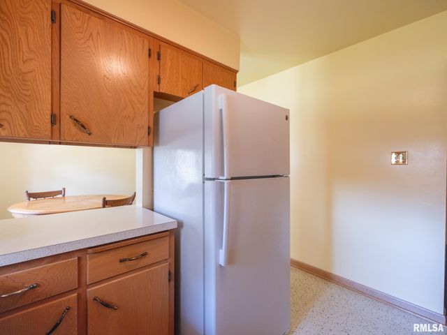 1709 Saint Clair Drive, Pekin, IL 61554