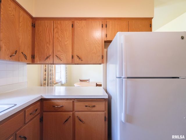 1709 Saint Clair Drive, Pekin, IL 61554