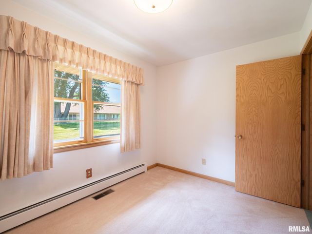 1709 Saint Clair Drive, Pekin, IL 61554