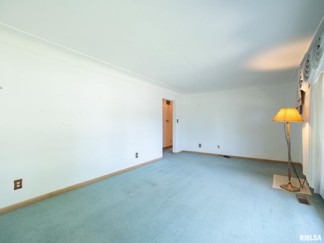 1709 Saint Clair Drive, Pekin, IL 61554