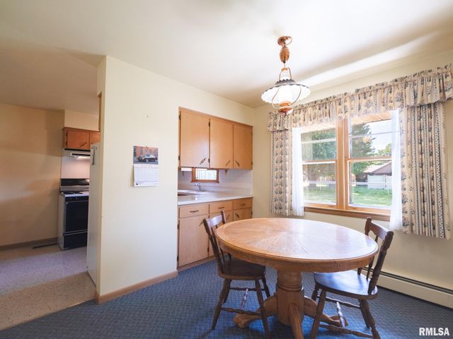 1709 Saint Clair Drive, Pekin, IL 61554