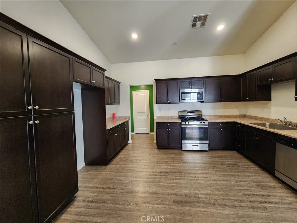 Image 4 of property listing at 1223 Pardee, San Jacinto, CA 92582