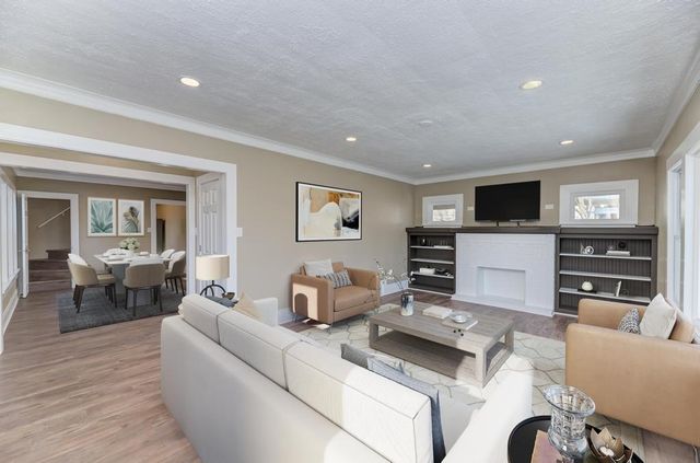 204 S 16th Avenue, Maywood, IL 60153