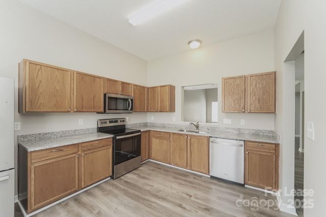 524 Lightspun Lane, Charlotte, NC 28216