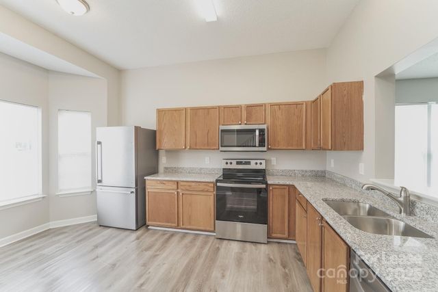 524 Lightspun Lane, Charlotte, NC 28216