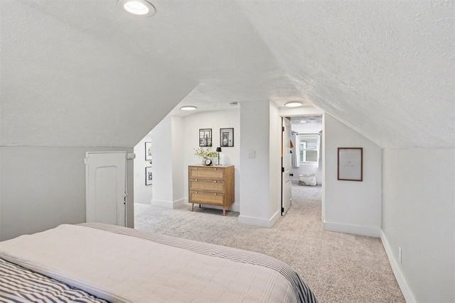956 College Avenue, Grand Rapids, MI 49503
