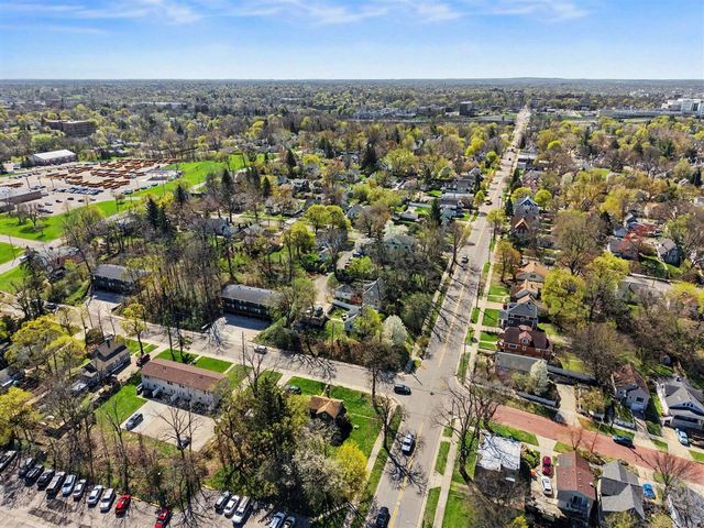 956 College Avenue, Grand Rapids, MI 49503
