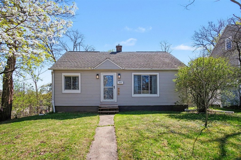 956 College Avenue, Grand Rapids, MI 49503