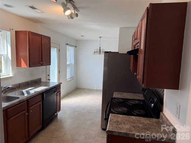 1240 Pinehaven Court, Charlotte, NC 28215