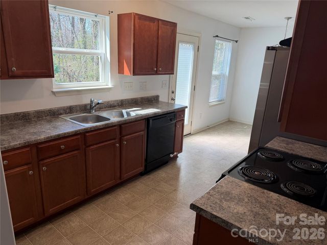 1240 Pinehaven Court, Charlotte, NC 28215