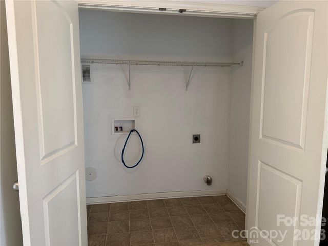 1240 Pinehaven Court, Charlotte, NC 28215