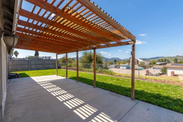 9722 Roe Dr, Santee, CA 92071