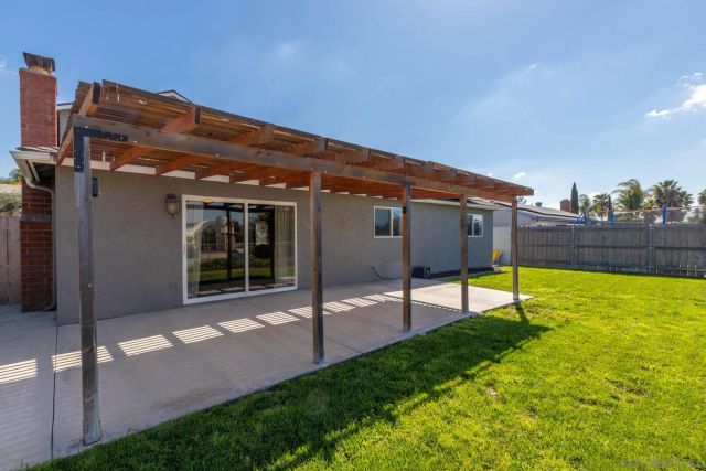 9722 Roe Dr, Santee, CA 92071