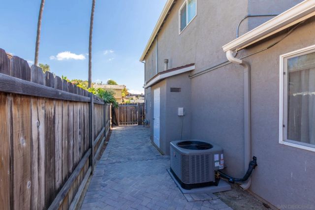 9722 Roe Dr, Santee, CA 92071