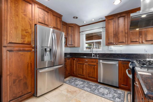 9722 Roe Dr, Santee, CA 92071