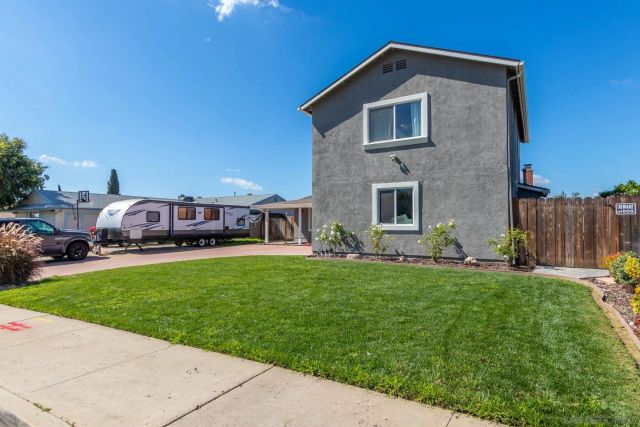 9722 Roe Dr, Santee, CA 92071