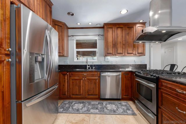 9722 Roe Dr, Santee, CA 92071