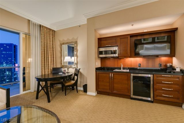 135 East HARMON Avenue 3709, Las Vegas, NV 89109