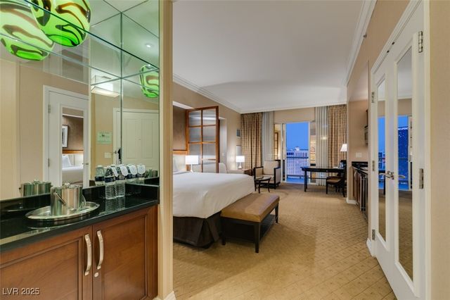 135 East HARMON Avenue 3709, Las Vegas, NV 89109